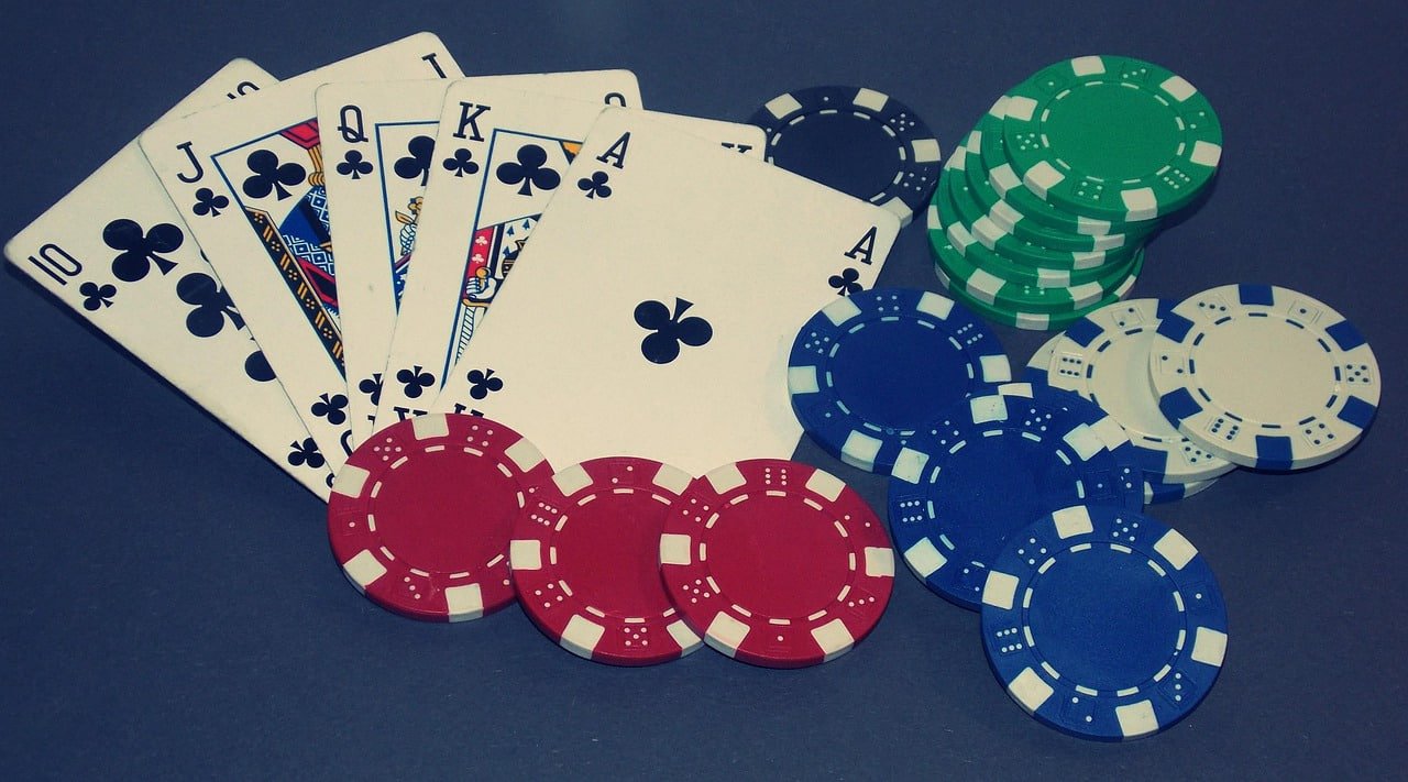 Live dealer at Dragon Tiger table during Piala Indonesia season
